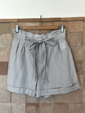 Club Monaco "Anree" Paperbag Shorts Pinstripe Size 6